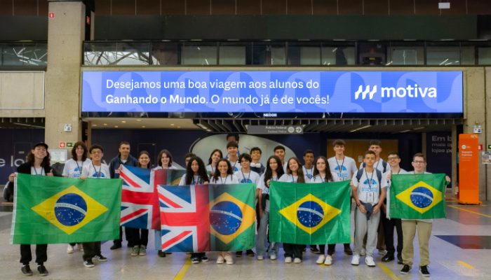 Com emoção e expectativas, 26 estudantes do Paraná embarcam para o Reino Unido pelo Programa G...