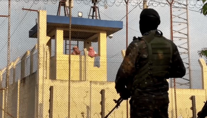 Forças de Segurança se posicionam do lado de fora da prisão de Escuintla, na Guatemala  • R...