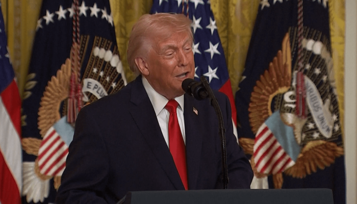 O presidente dos EUA, Donald Trump, em discurso realizado nesta quinta-feira (12)  • U.S. NETW...
