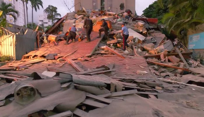 Equipes de resgate em prédio que desabou após terremotos na Venezuela   • Reuters