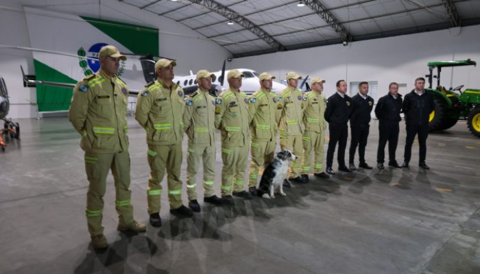Embarque de bombeiros paranaenses que seguirão para a Venezuela para atuar nas operações de Bu...