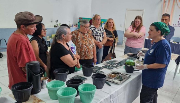 Em Castro, Sanepar ensina cultivo e uso de plantas medicinais e alimentícias não-convencionaisF...