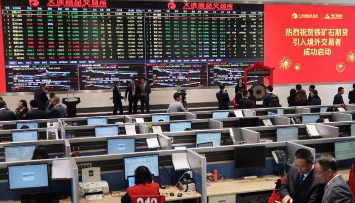 Bolsa de commodities de Dalian, onde futuros do minério de ferro são negociados na China  • ...