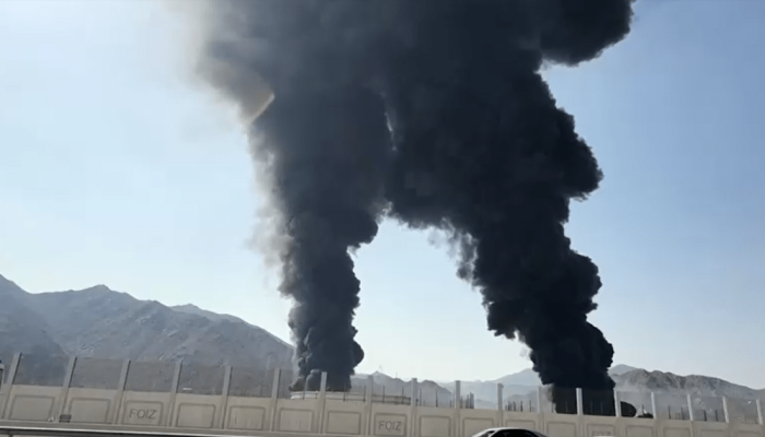 Ataque de drones no porto de Fujairah, nos Emirados Árabes Unidos  • Reuters