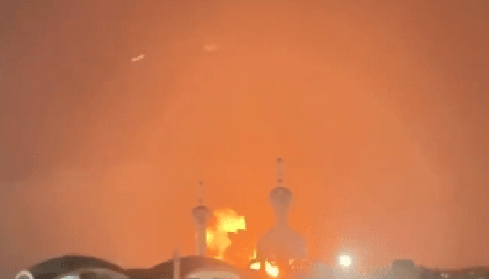 Explosão perto da Mesquita de Mosalla, em Isfahan  • CNN - reprodução