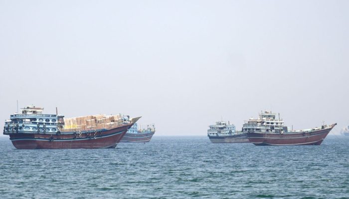 Embarcações no Estreito de Ormuz 29 de abril de 2026  • Stringer/Reuters