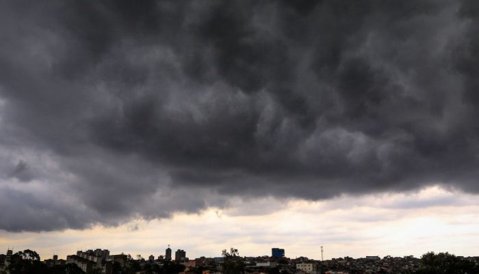 Cidade de São Paulo segue em alerta de atenção  • Aloisio Maurício/FotoArena/Estadão Cont...