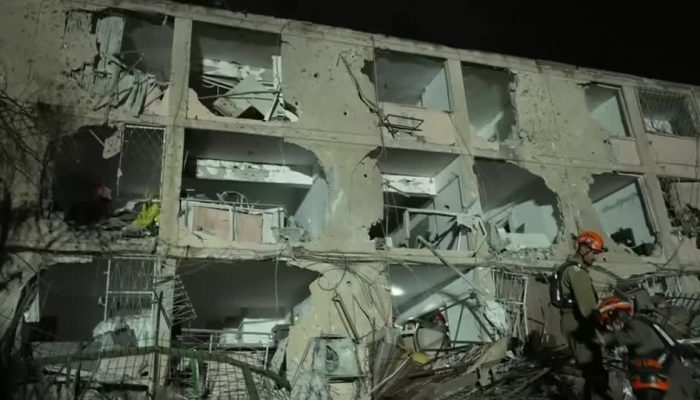 Míssil iraniano dexia dezenas de feridos no sul de Israel  • Reuters