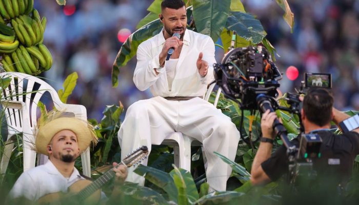 Ricky Martin faz participação no show de Bad Bunny no intervalo do Super Bowl LX  • Ronald M...