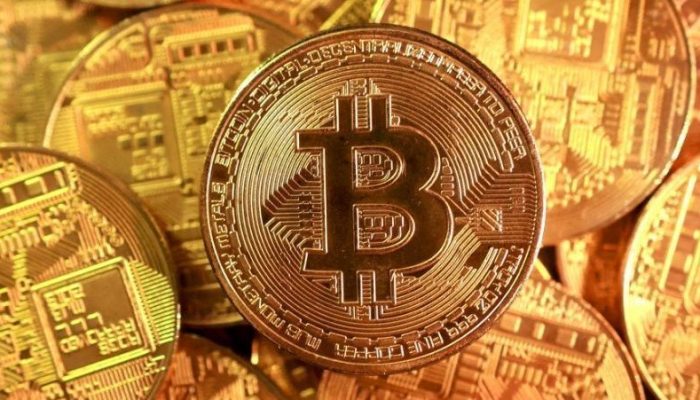 Ilustração de uma representação de um bitcoin feita em 10 de setembro de 2025.  • REUTERS/...