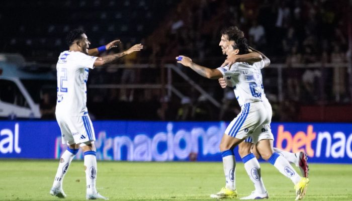 Lucas Silva comemora gol com companheiros de equipeFoto: Gustavo Aleixo/Cruzeiro IMPORTANTE: Imag...