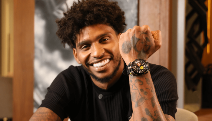 Hugo Souza com seu relógio "Sonhador"  • Divulgação