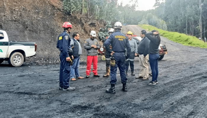 Equipes de resgate estão trabalhando na mina de Sutatausa, em Cundinamarca, após uma explosão ...