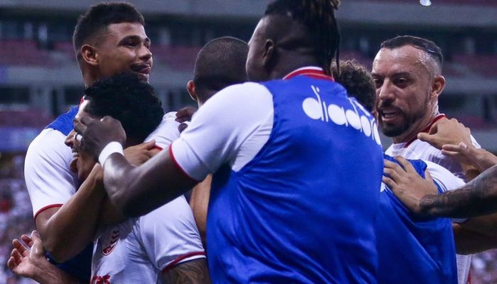 Jogadores do Náutico comemoram gol sobre o Santa Cruz pelo Pernambucano  • Rafael Vieira / CNC