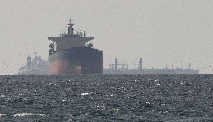 Navios-tanque navegam no Golfo Pérsico, perto do Estreito de Ormuz  • 11/03/2026 REUTERS/Stri...