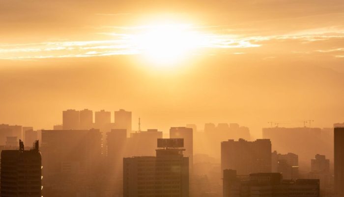 As ondas de calor são caracterizadas por temperaturas cinco graus acima da média por mais de ci...
