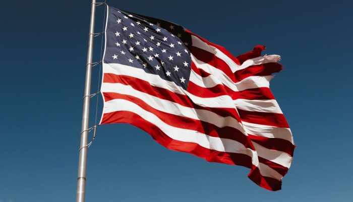 Bandeira dos Estados Unidos  • Paul Weaver/Unsplash