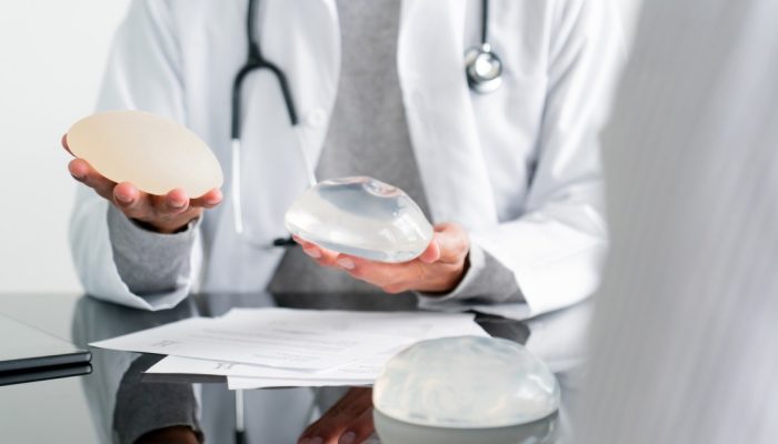 Reconhecida pela OMS em 2016, a doença é rara e está majoritariamente associada a implantes de...