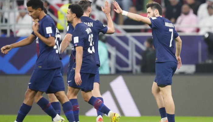 PSG luta para tomar a liderança do Campeonato Francês do Lens  • Jose Hernandez/Anadolu via ...