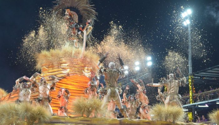 Tom Maior foi a penúltima escola a desfilar no Anhembi no sábado (14)  • Felipe Araujo/Liga-SP