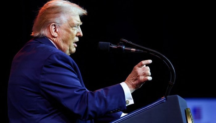 O presidente dos Estados Unidos, Donald Trump, em discurso para os republicanos da Câmara, no Ke...