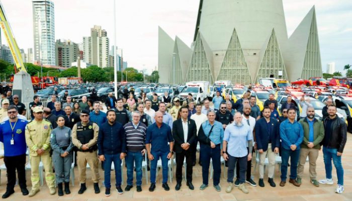 Entrega de 75 novas viaturas reforça atuação das forças de segurança em Maringá e regiãoFo...