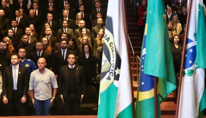 Posse de novos peritos e técnicos reforça atuação da Polícia Científica do ParanáFoto: Ric...