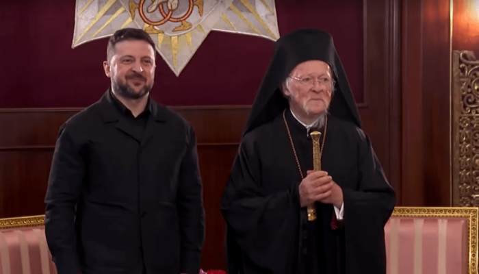 Zelensky, em Istambul, ao lado do Patriarca Ecumênico Bartolomeu I  • REUTERS